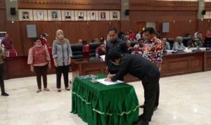 Lucky Wattimury Diberhentikan